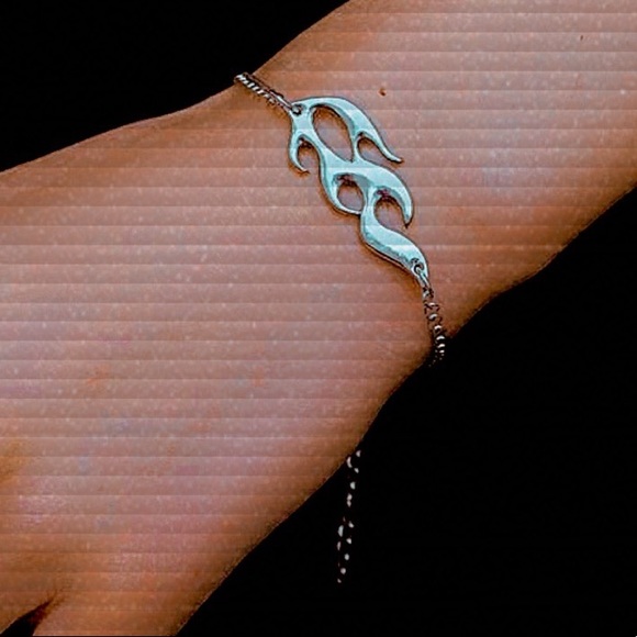 🔥Men’s Cool FLAME Pendant Charm Silver Chain Bracelet Mens Boutique wear trendy - Picture 2 of 3